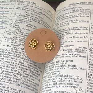 Elegant Golden Geometric Stud Earrings